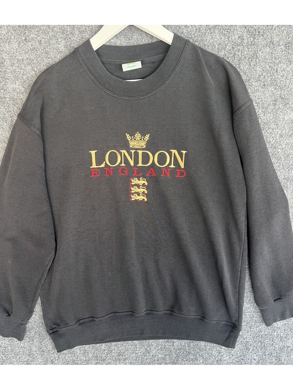 Vintage London England Embroidered Crewneck Sweatshirt Gray Pullover M